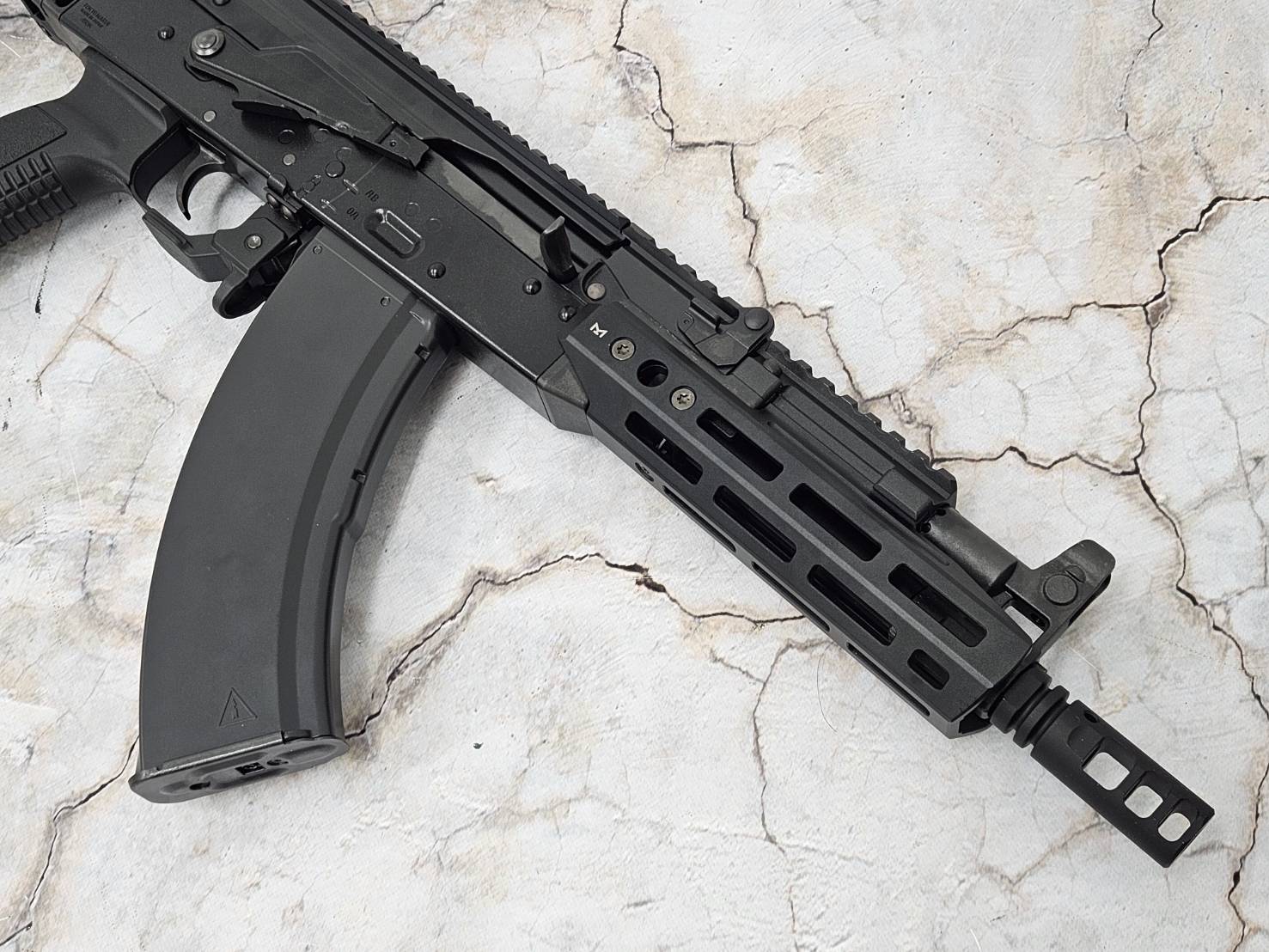 東京マルイ GBB AKX 実物MAGPULグリップ付き AKMマガジン ガスブロ